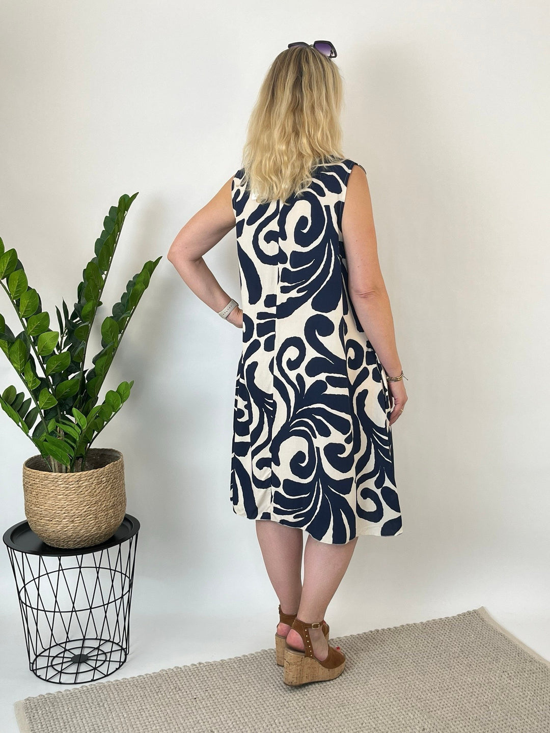 Viskosekleid mit abstraktem Print, marine von Bella Vita - Mode &amp; Lifestyle