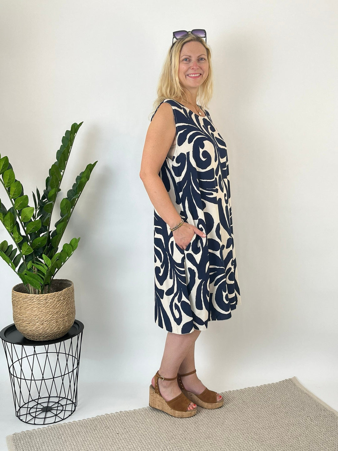 Viskosekleid mit abstraktem Print, marine von Bella Vita - Mode &amp; Lifestyle