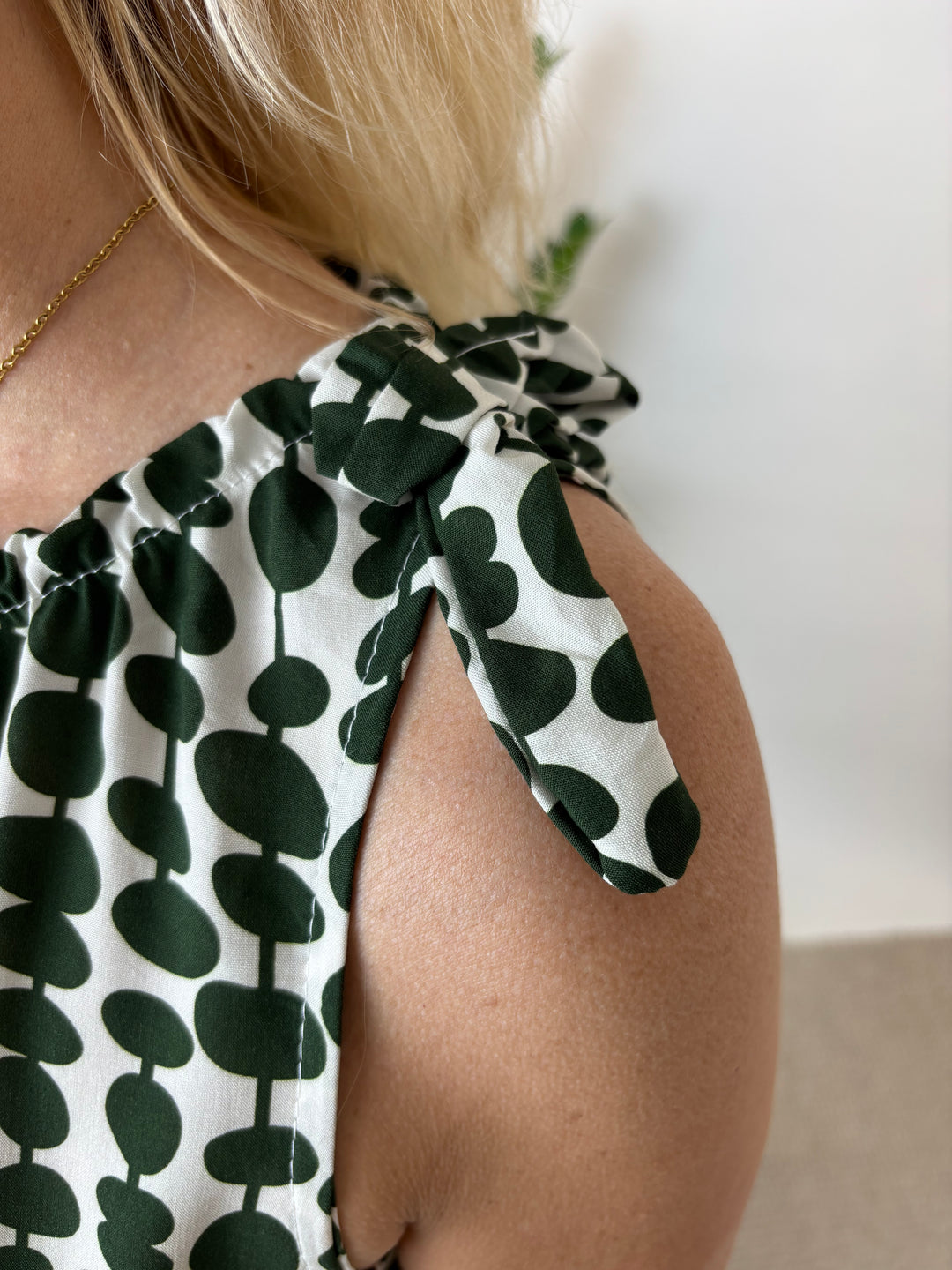 Viskosekleid mit grafischem Druck, khaki von Bella Vita - Mode &amp; Lifestyle
