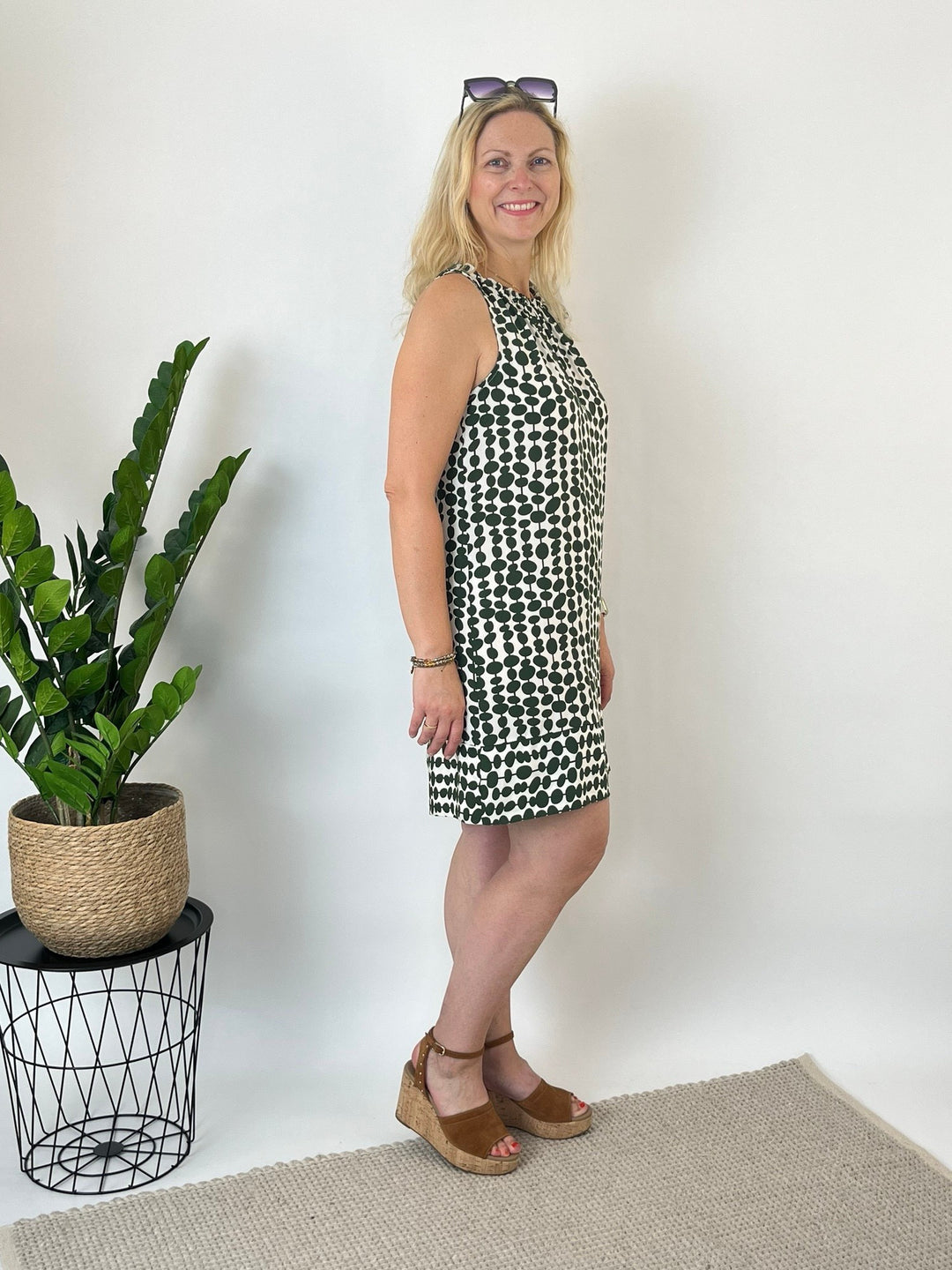 Viskosekleid mit grafischem Druck, khaki von Bella Vita - Mode &amp; Lifestyle