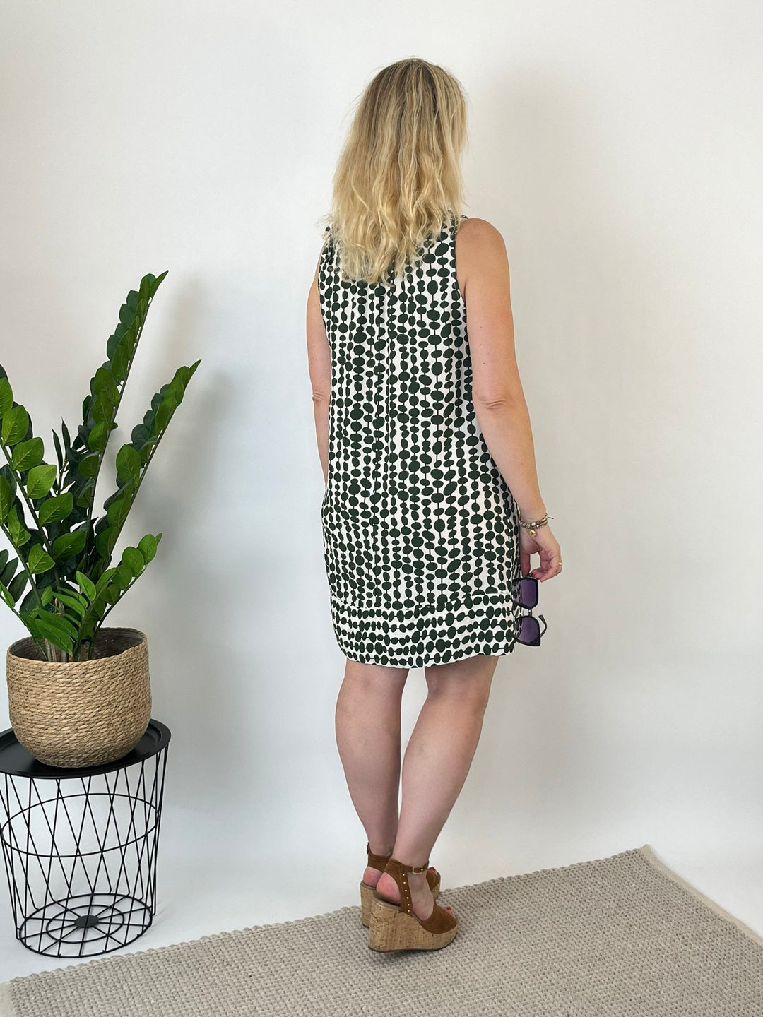 Viskosekleid mit grafischem Druck, khaki von Bella Vita - Mode &amp; Lifestyle