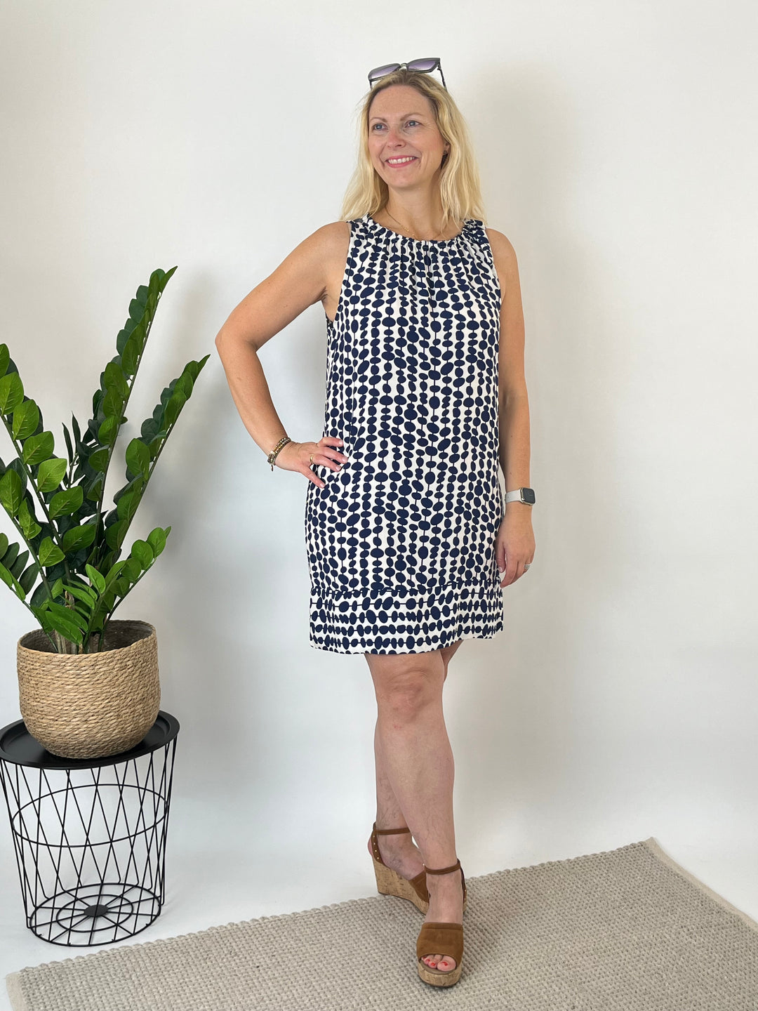 Viskosekleid mit grafischem Druck, marine von Bella Vita - Mode &amp; Lifestyle