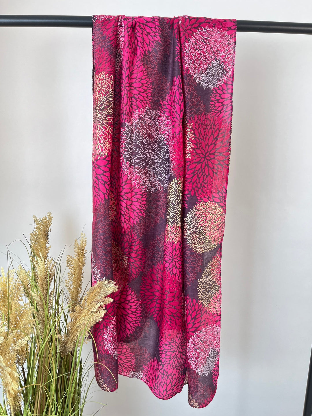 Viskoseschal Flower Art, pink von Bella Vita - Mode &amp; Lifestyle