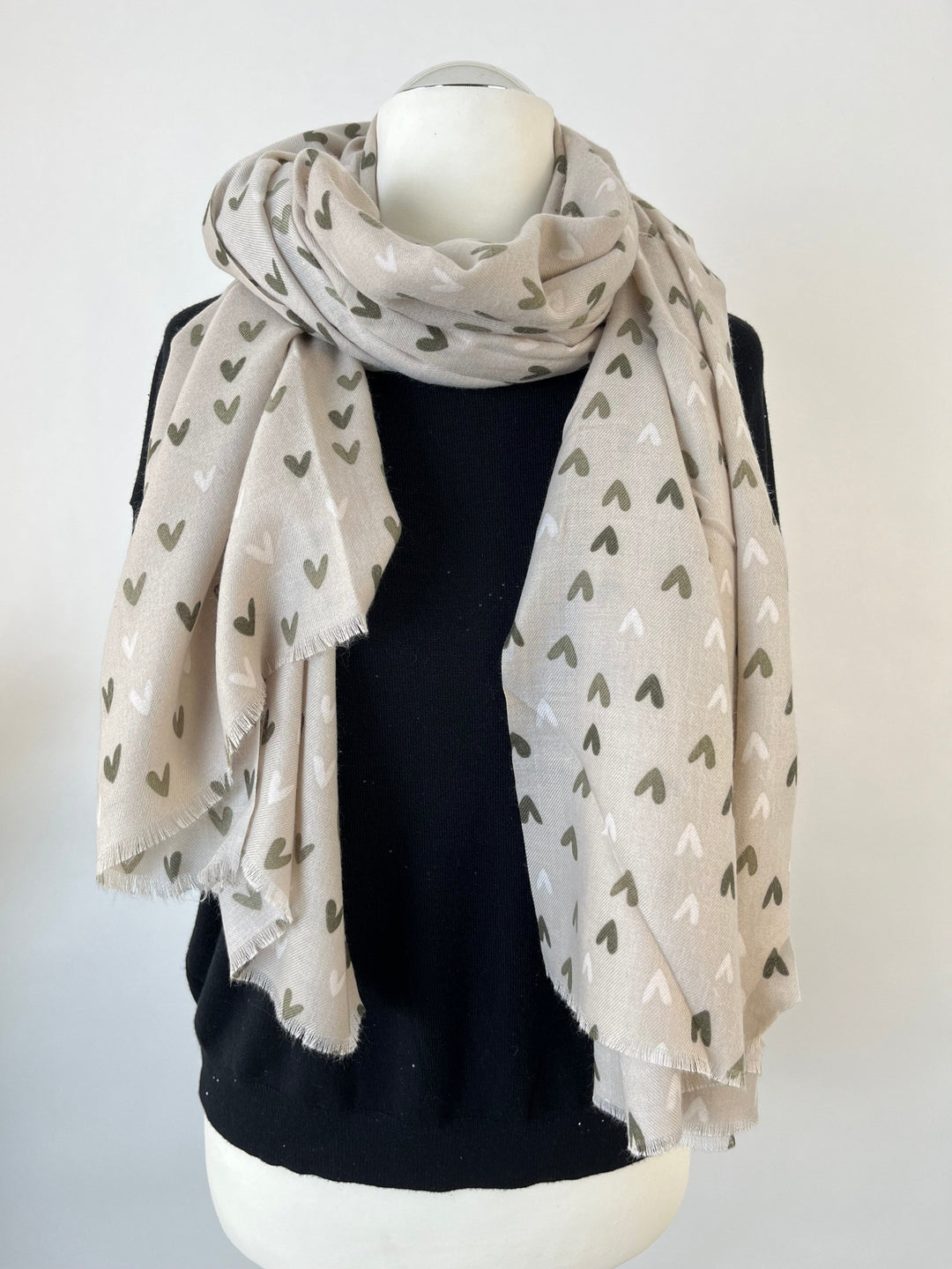 Viskoseschal Hearts, khaki von Bella Vita - Mode &amp; Lifestyle