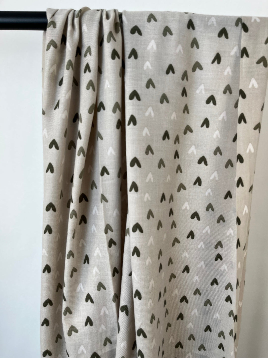 Viskoseschal Hearts, khaki von Bella Vita - Mode &amp; Lifestyle