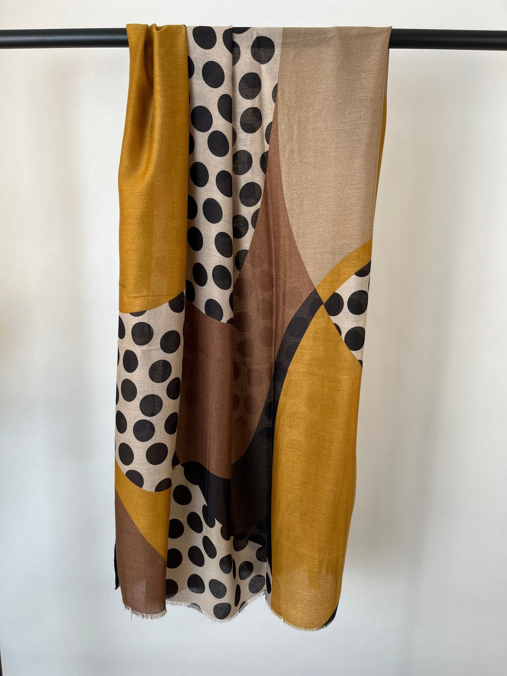 Viskoseschal Modern Dots, curry von Bella Vita - Mode & Lifestyle