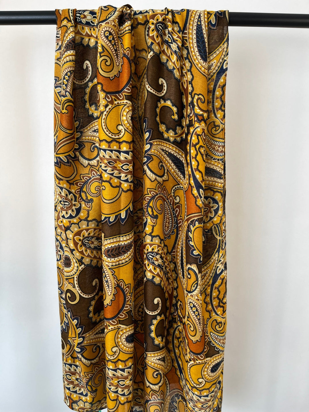 Viskoseschal Paisley, curry von Bella Vita - Mode &amp; Lifestyle