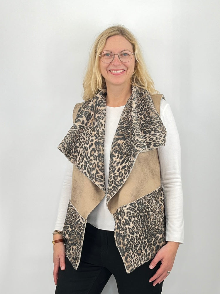 Weste mit Fellimitat und Leoprint, versch. Farben von Bella Vita - Mode & Lifestyle