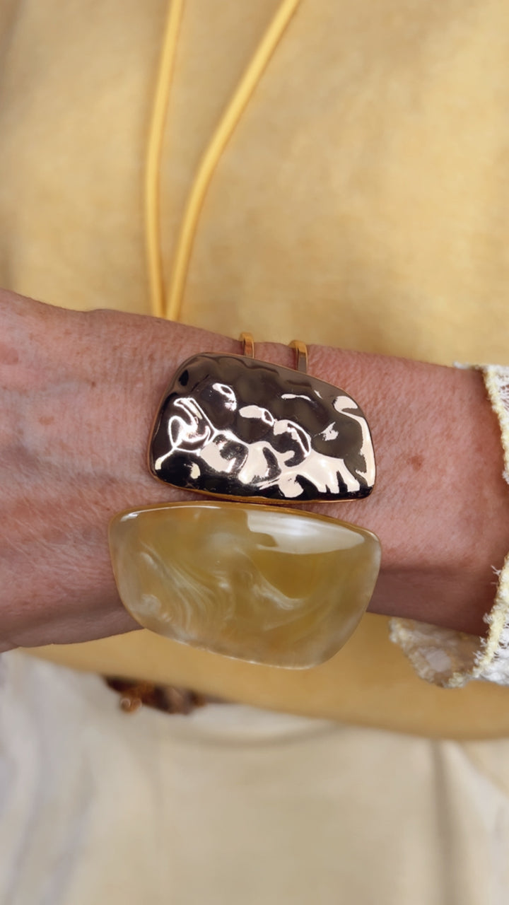 Statement-Armreif , gelb-gold von Bella Vita - Mode & Lifestyle