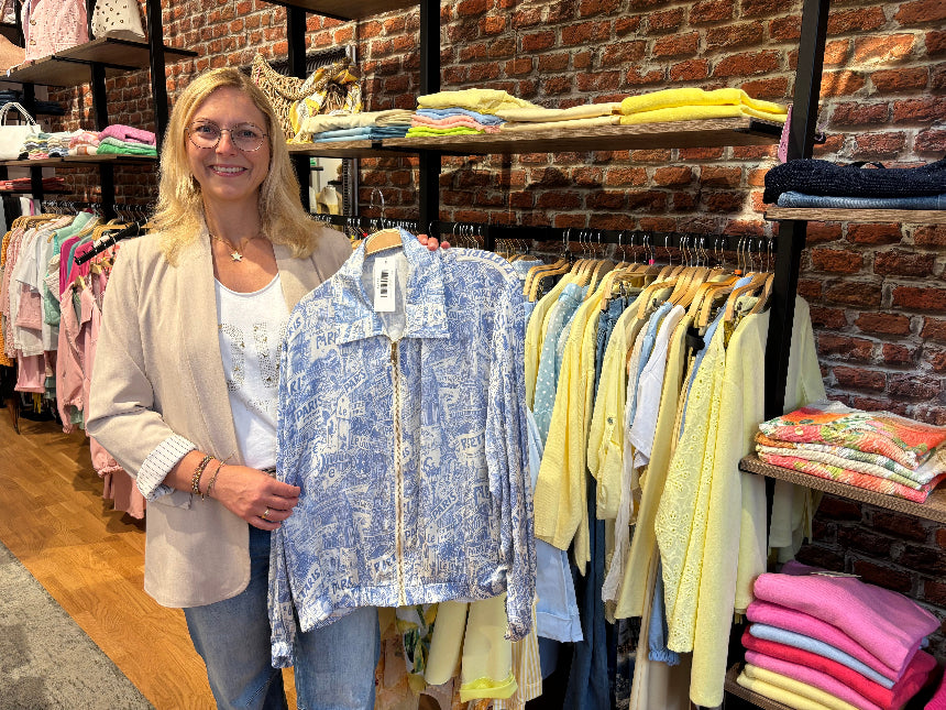 Bianca in ihrer Boutique Bella Vita – Mode & Lifestyle in Miesbach