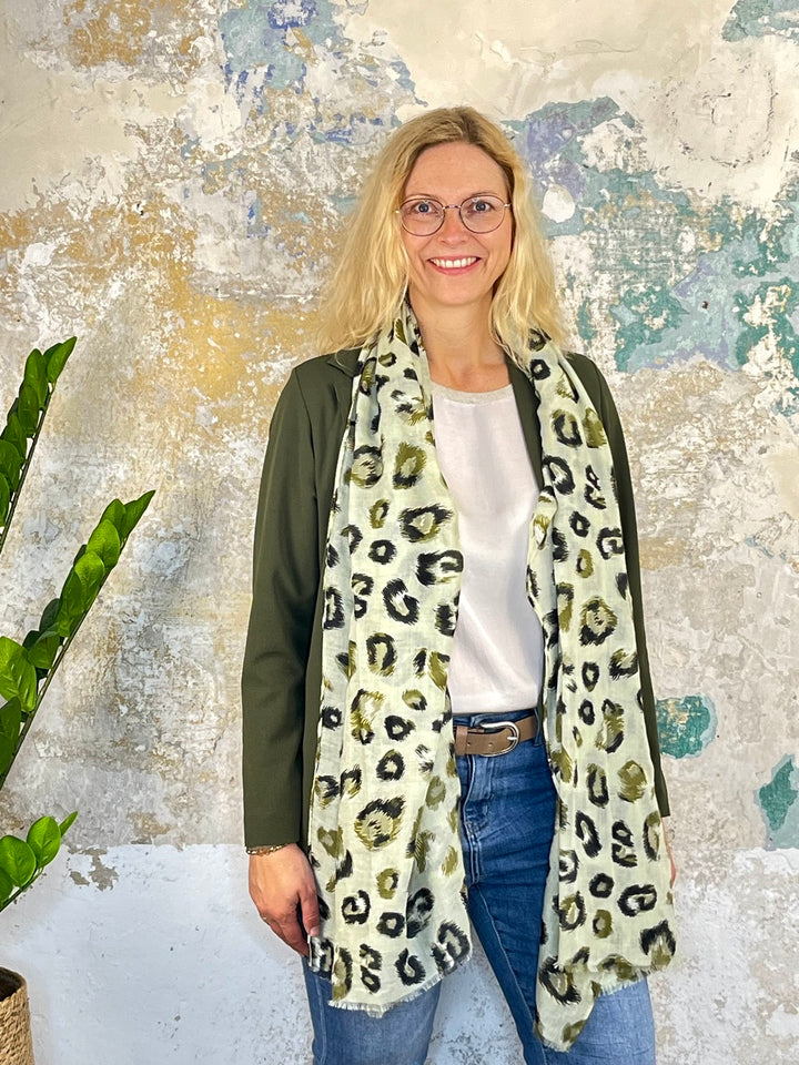 Leichter Schal aus Viskose, Animalprint