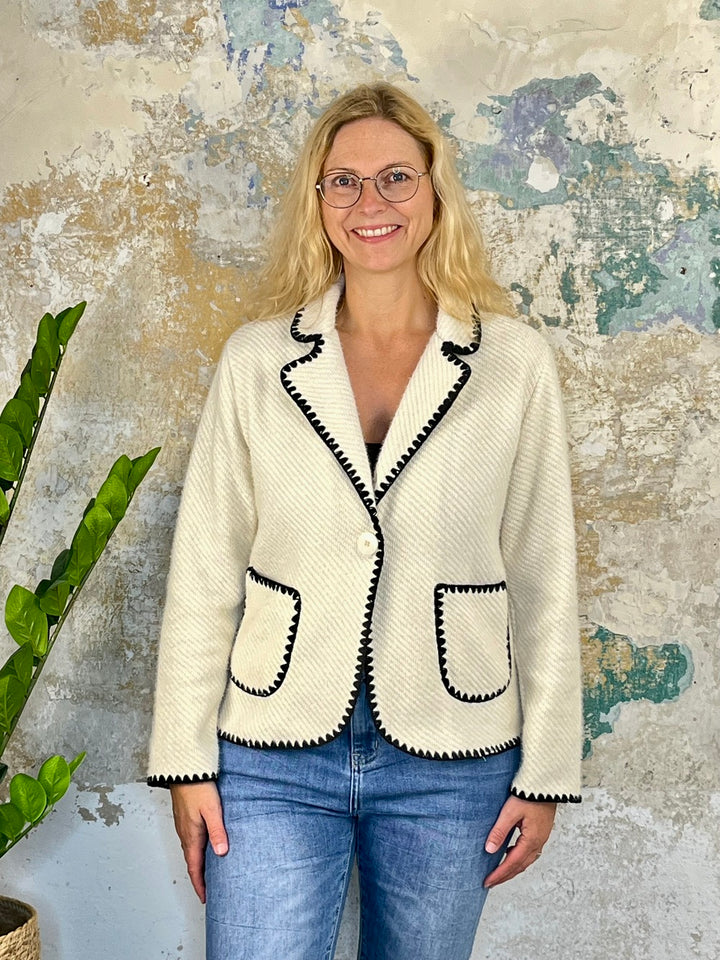 Blazer mit Kontrastnähten, ecru und cognac