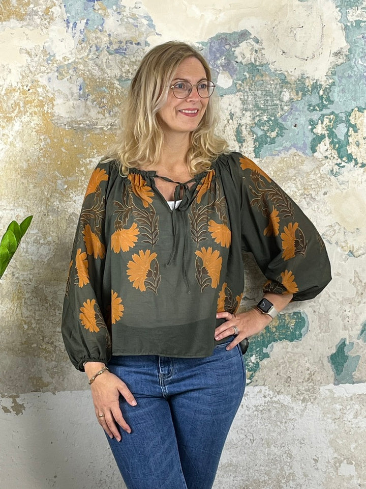 Bluse mit Alloverdruck und elastischen Abschlüssen, khaki