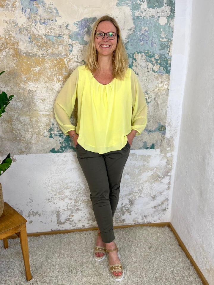 Bluse mit Langarm und Falten im Vorderteil