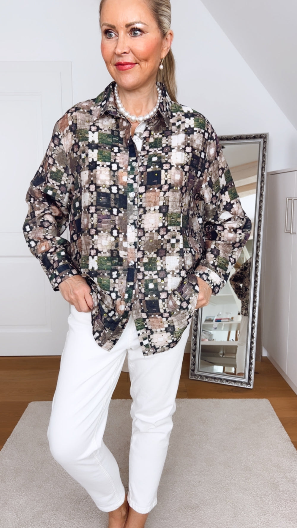 Longbluse grafisch, khaki-beige von Bella Vita - Mode & Lifestyle