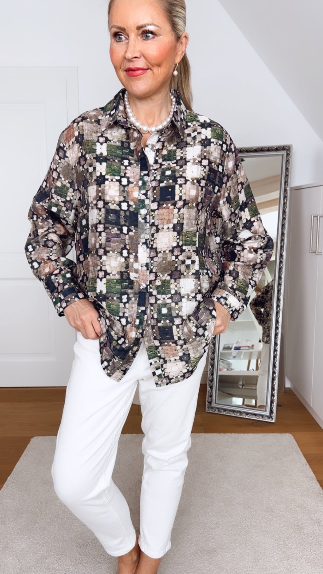 Longbluse grafisch, khaki-beige von Bella Vita - Mode & Lifestyle