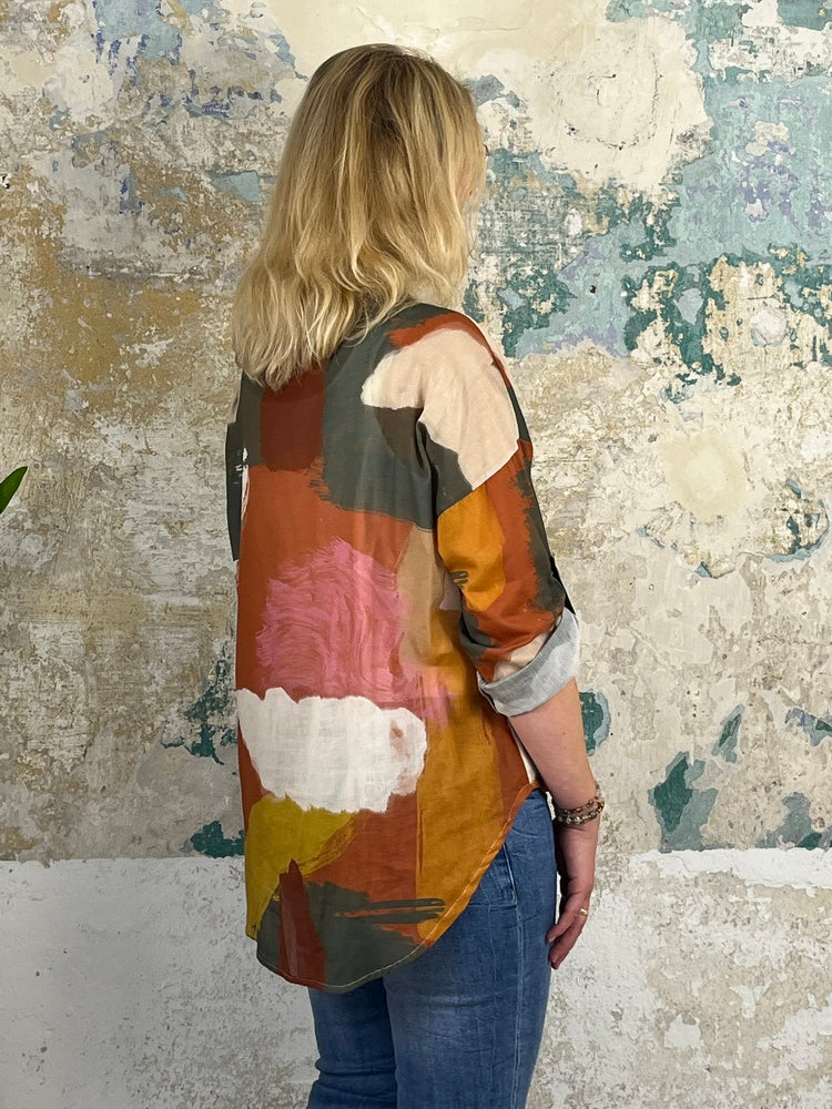 Hemdbluse mit grafischem Druck, rostrot