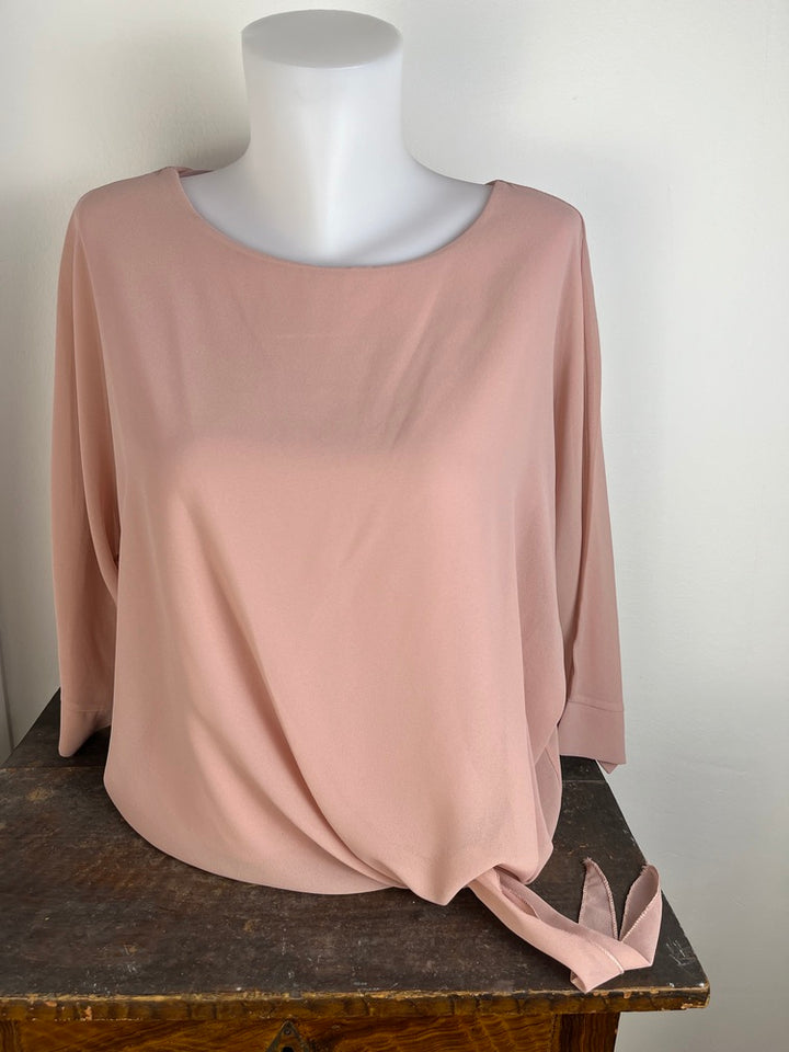Bluse mit 3/4-Arm und Knoten am Saumabschluss