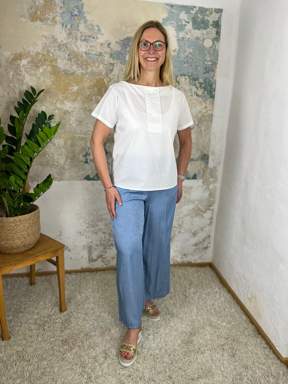 Kurzarm-Bluse mit Zierblende vorne