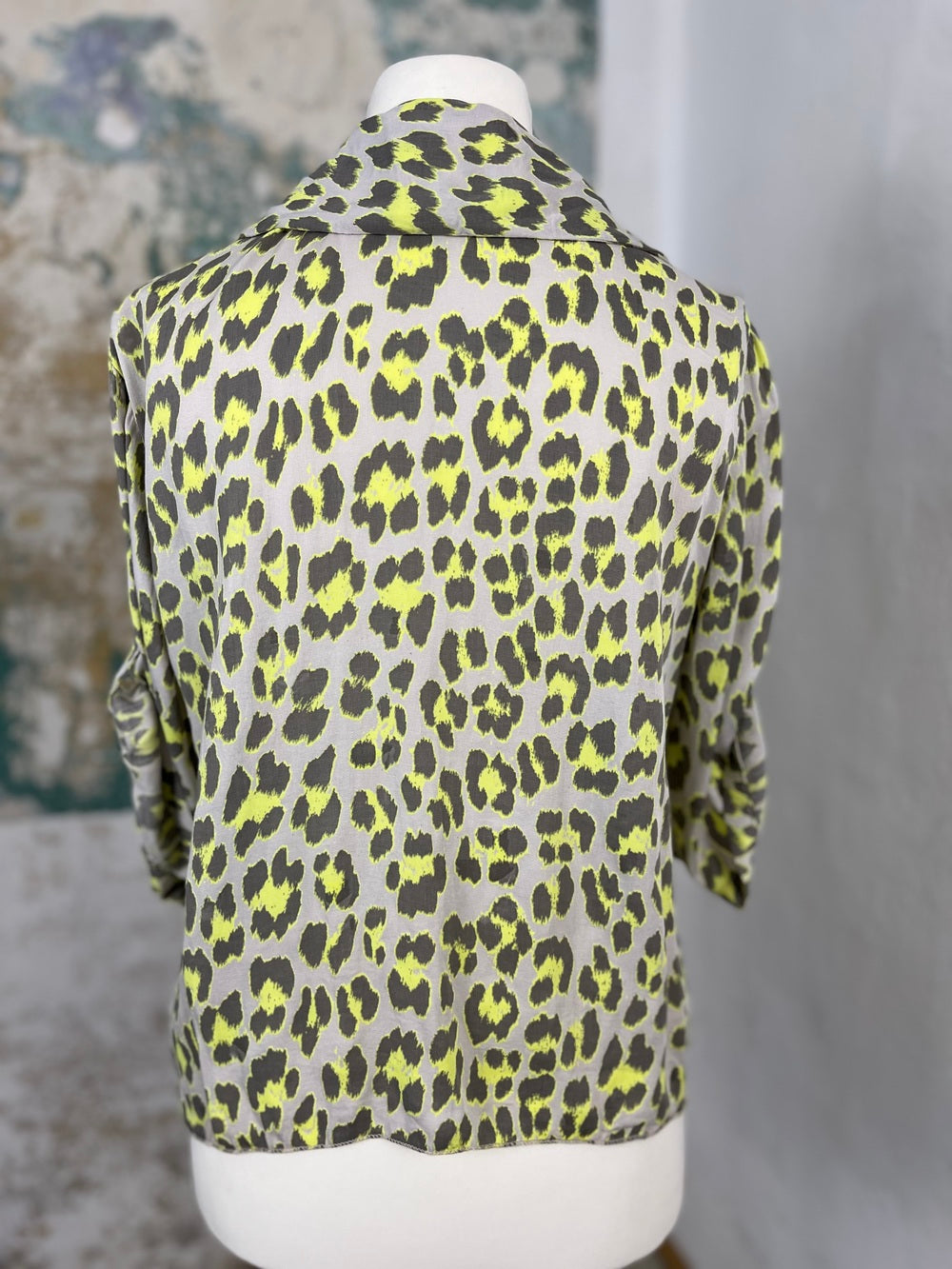 Bluse im Leomuster, Neon