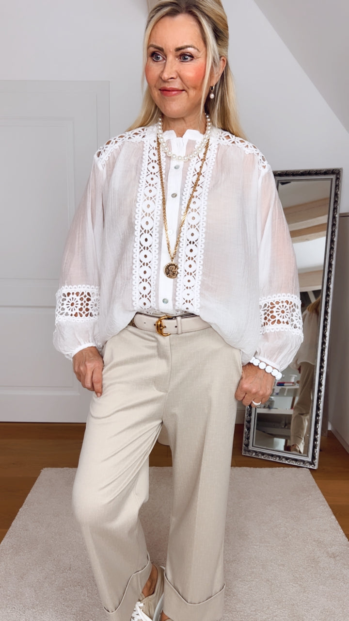 Crinkle-Bluse mit Lochstickerei, weiß von Bella Vita - Mode & Lifestyle