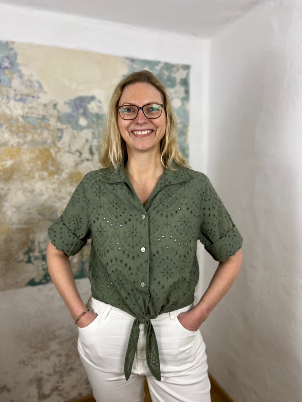 Bluse mit Lochstickerei, Kurzarm