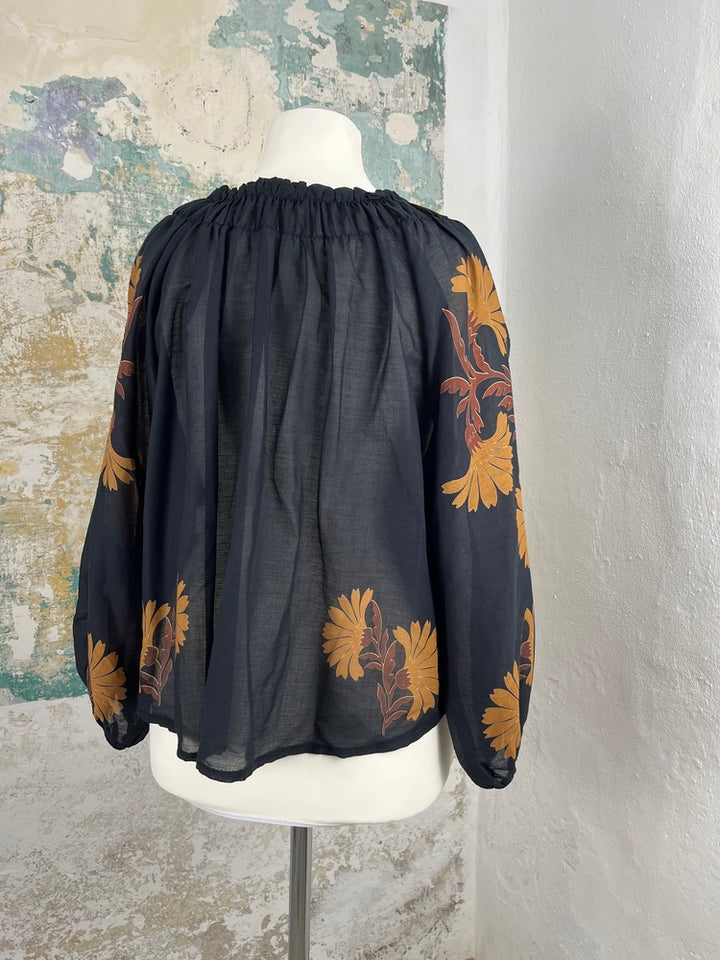 Bluse mit Alloverdruck und elastischen Abschlüssen, schwarz