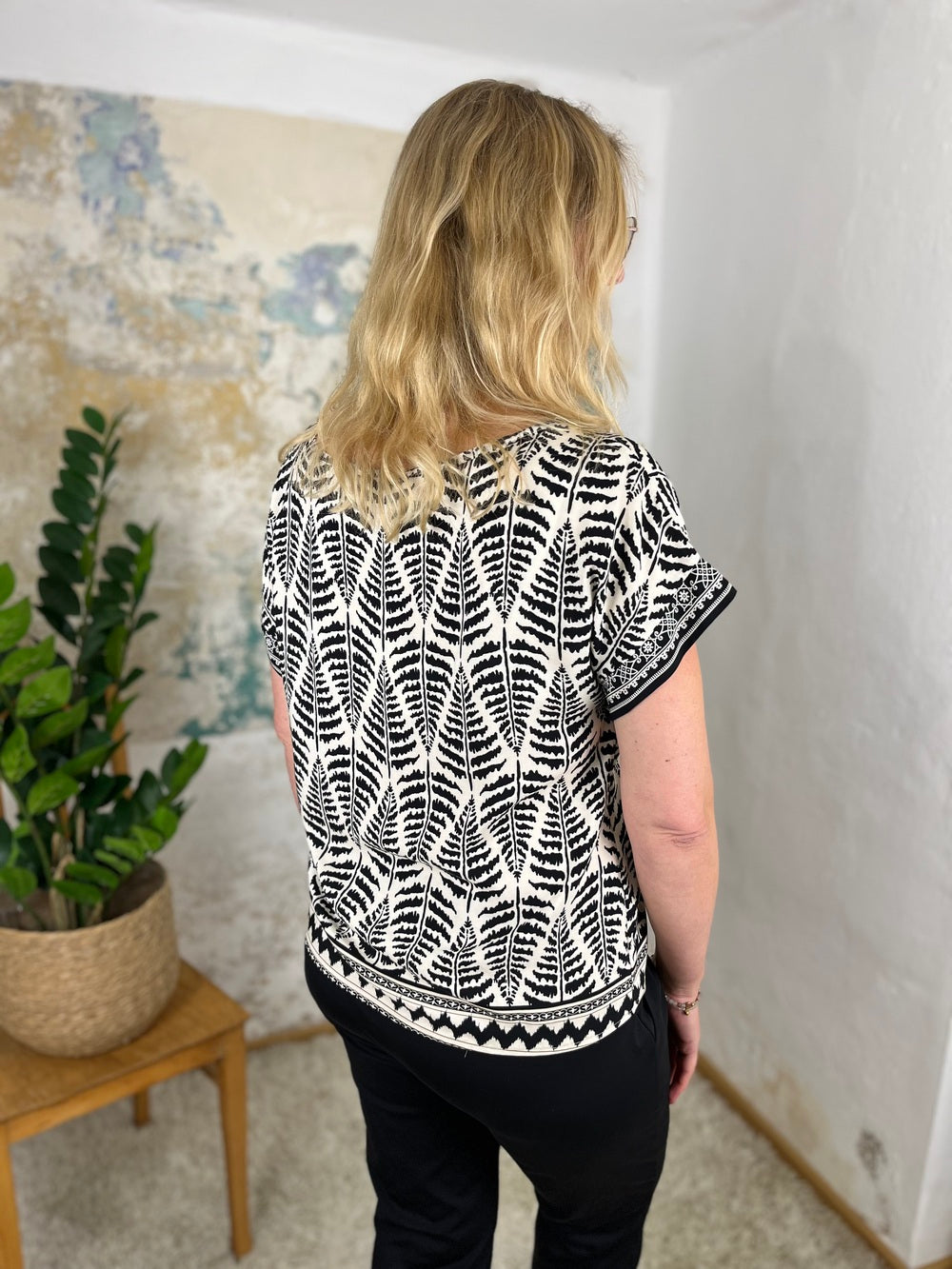 Blusenshirt Alloverdruck, schwarz-ecru
