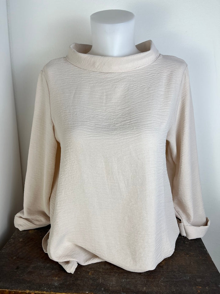 Bluse mit weitem Stehkragen und 3/4-Arm