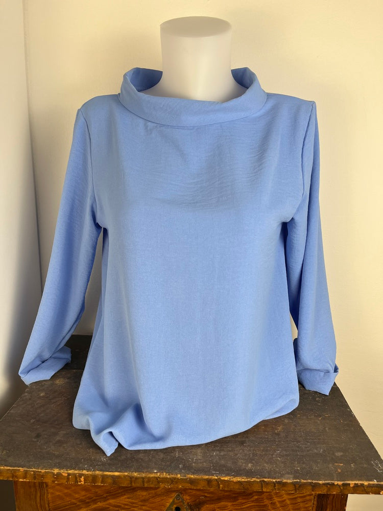 Bluse mit weitem Stehkragen und 3/4-Arm