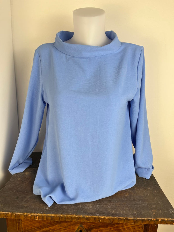 Bluse mit weitem Stehkragen und 3/4-Arm