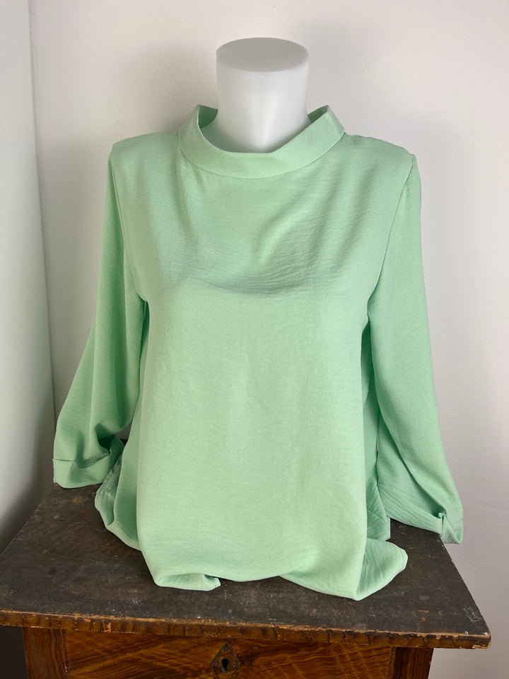 Bluse mit weitem Stehkragen und 3/4-Arm