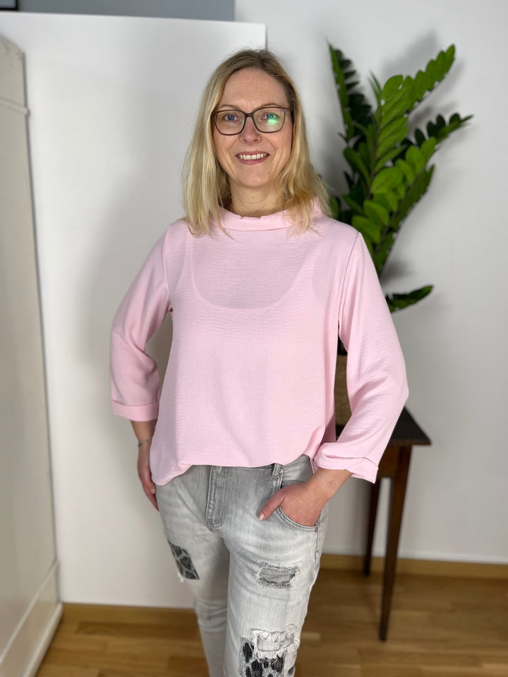 Bluse mit weitem Stehkragen und 3/4-Arm