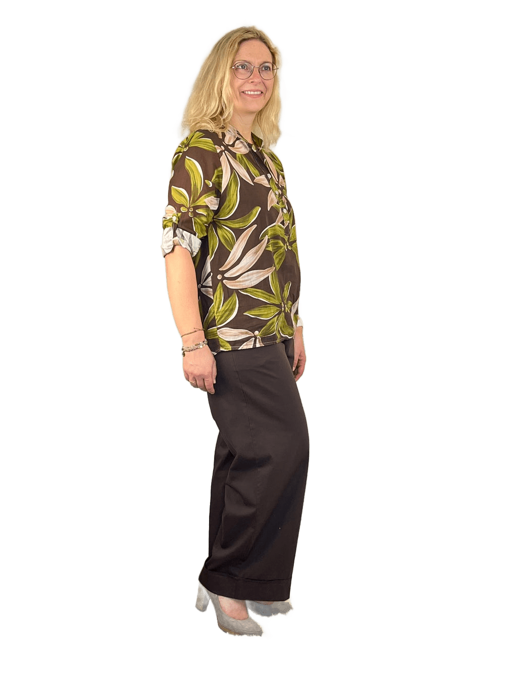 Bluse mit kurzer Knopfleiste und floralem Druck, braun