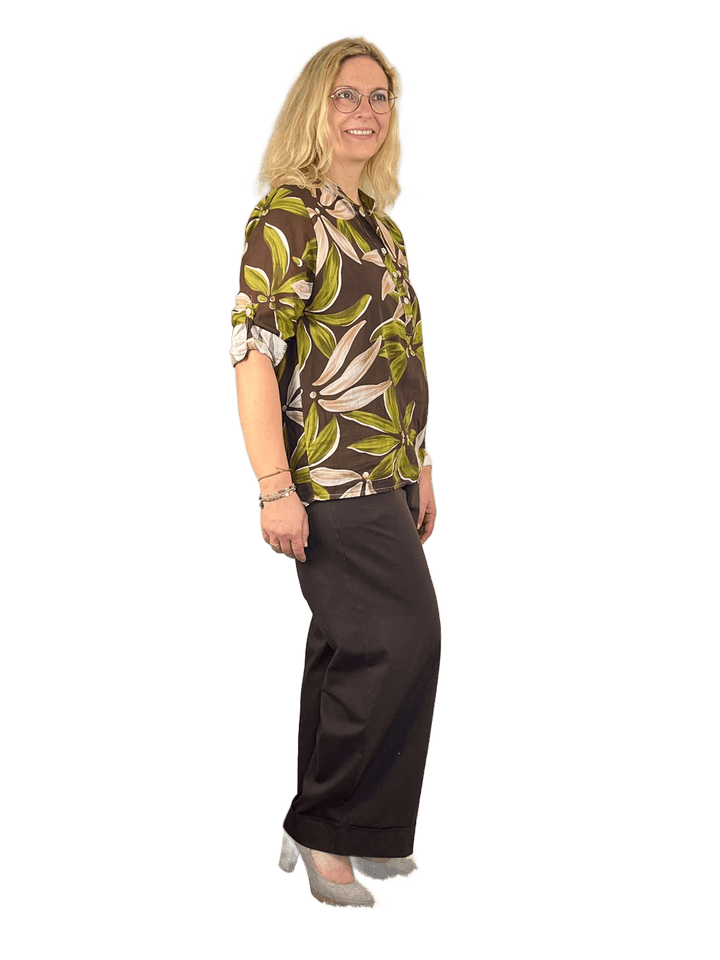 Bluse mit kurzer Knopfleiste und floralem Druck, braun