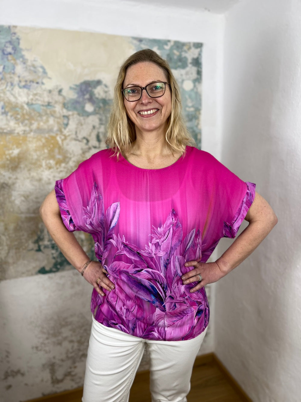 Blusenshirt im Alloverdruck, überschnittener Arm