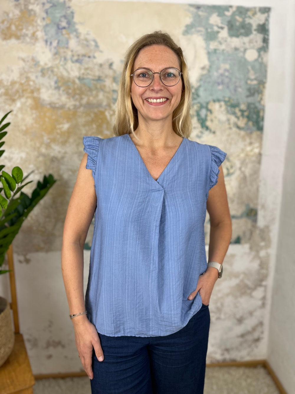 Blusentop mit Rüschen und V-Ausschnitt