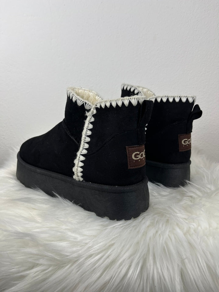 Boots mit Plateausohle und Kontrastnähten, schwarz