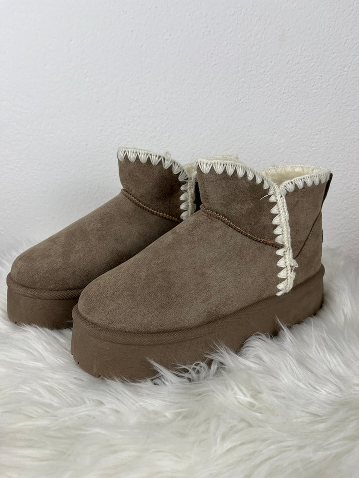 Boots mit Plateausohle und Kontrastnähten, taupe