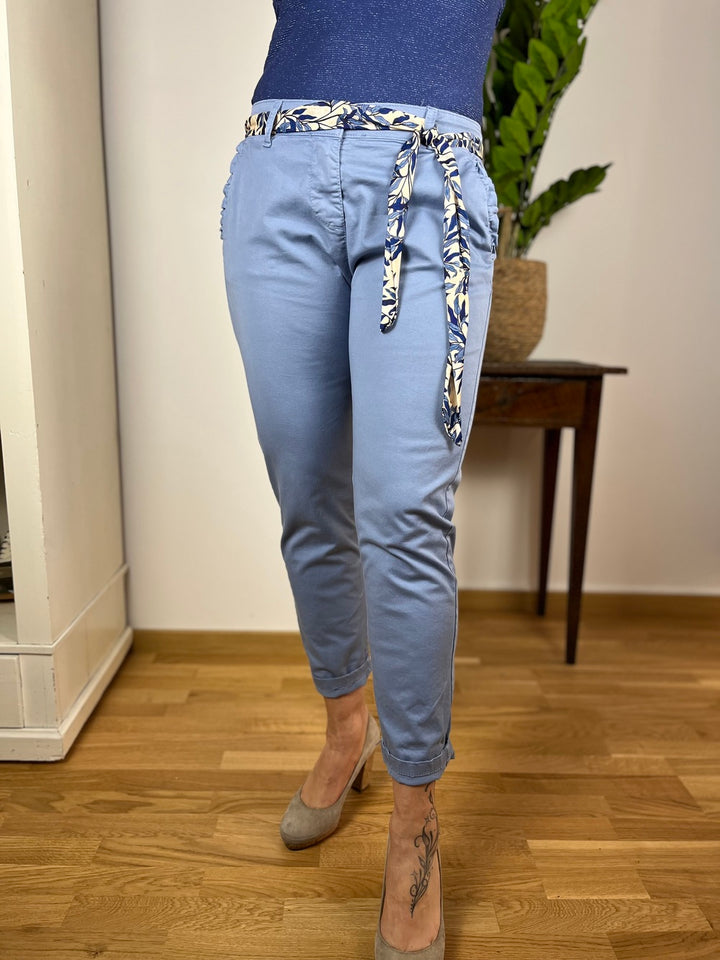 Chino mit Stoffgürtel gemustert