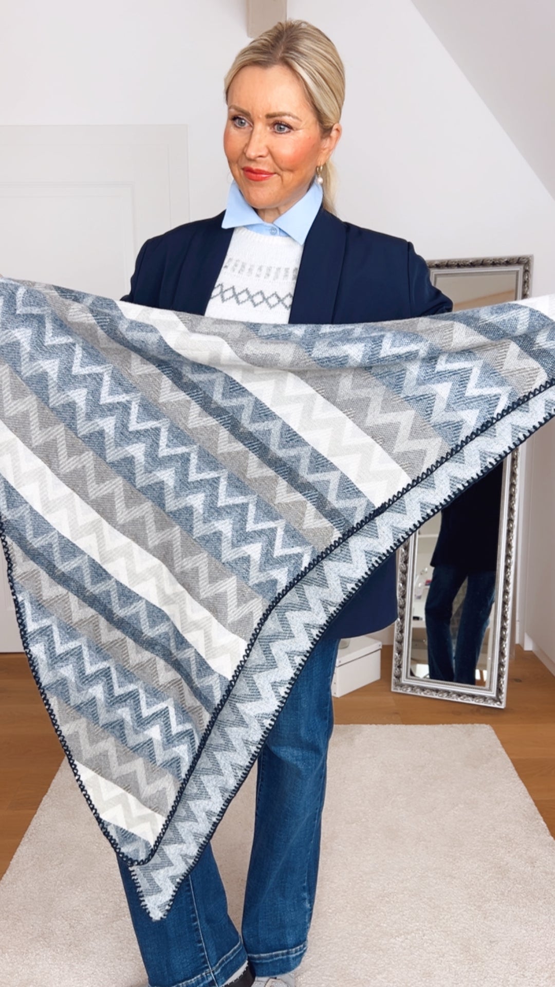 Dreieckstuch mit grafischem Muster von Bella Vita - Mode & Lifestyle