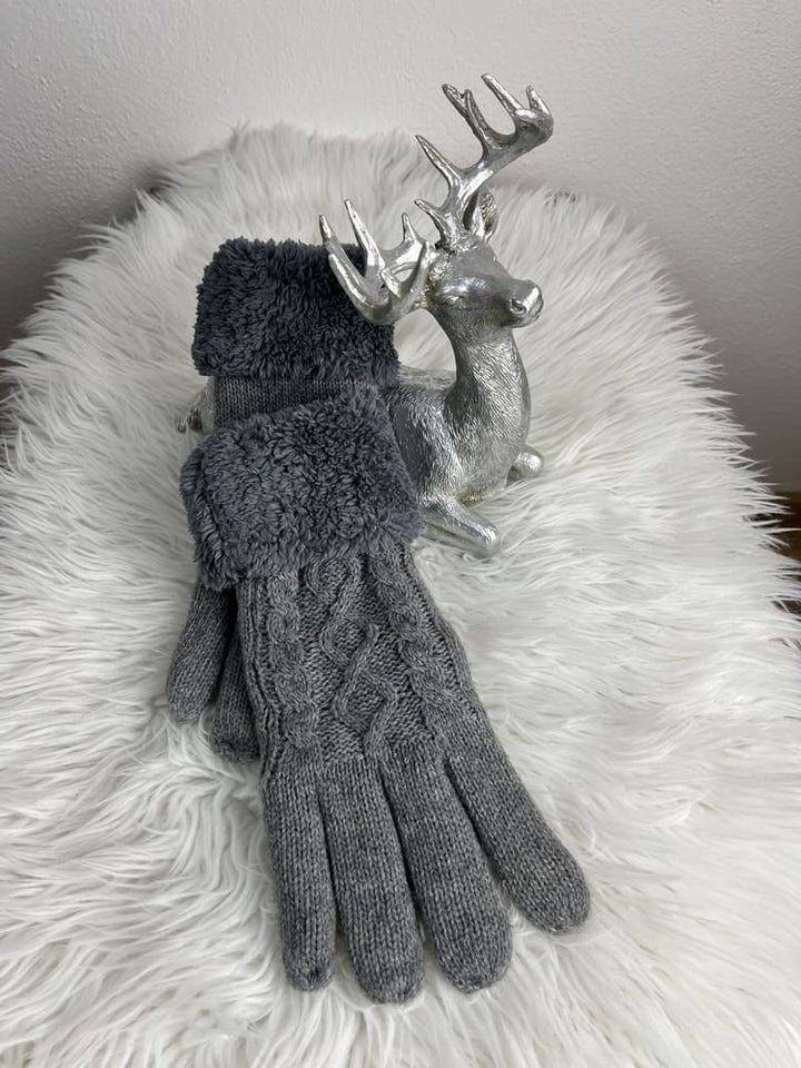 Handschuhe mit Zopfmuster und Teddy-Besatz