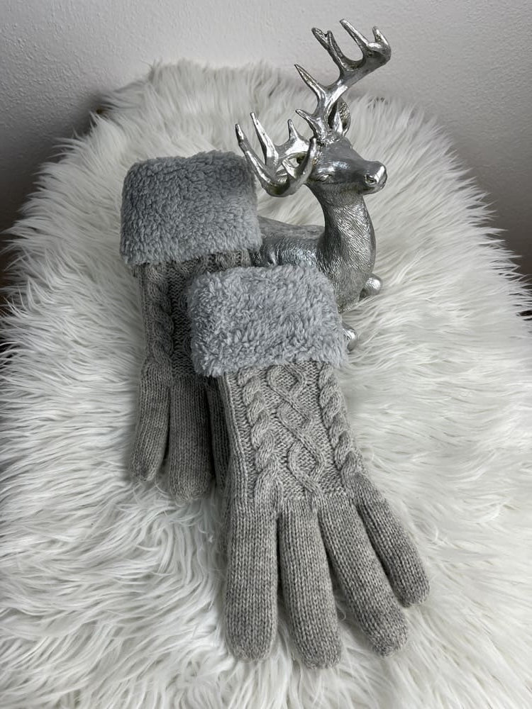Handschuhe mit Zopfmuster und Teddy-Besatz