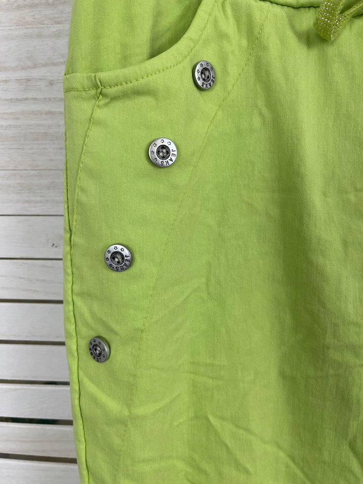 Schlupfhose mit Zierknöpfen