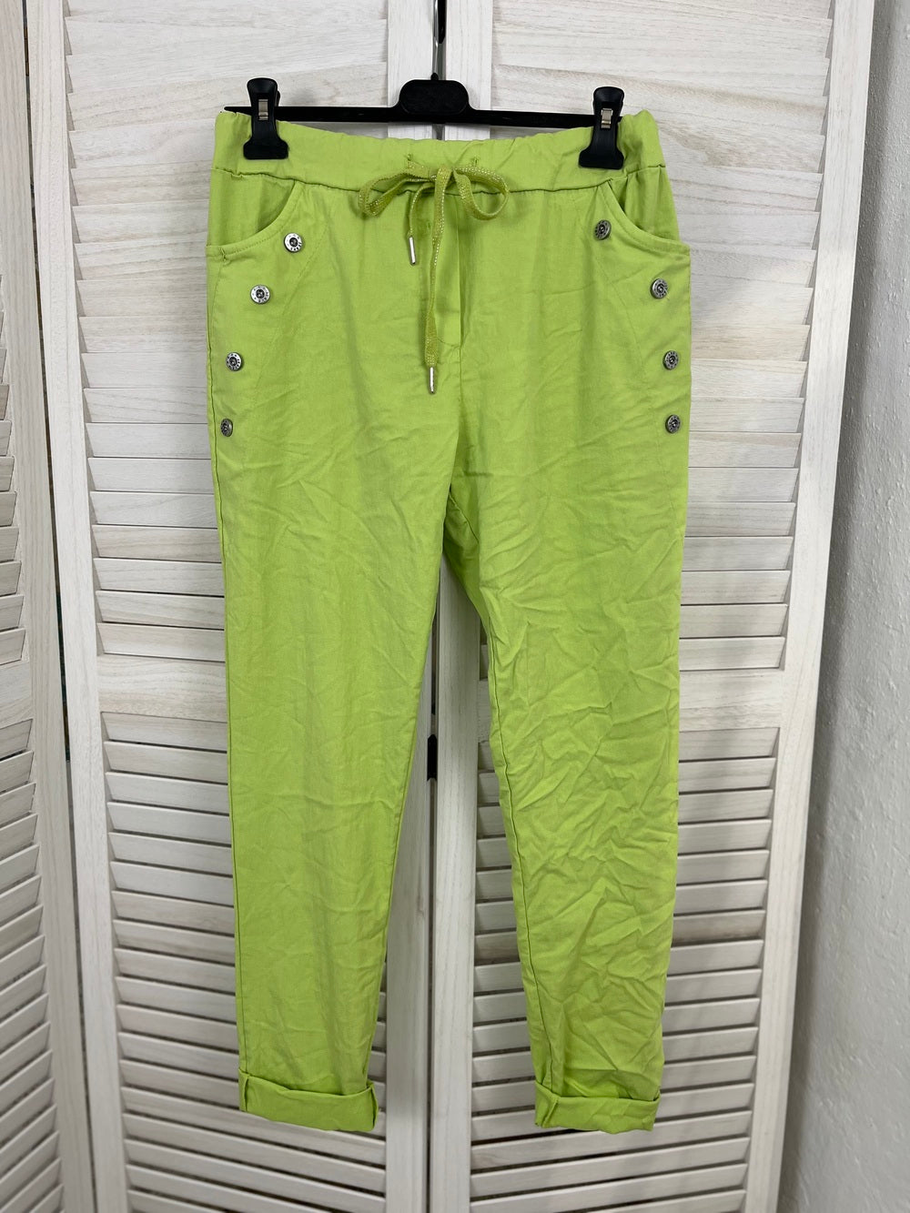 Schlupfhose mit Zierknöpfen