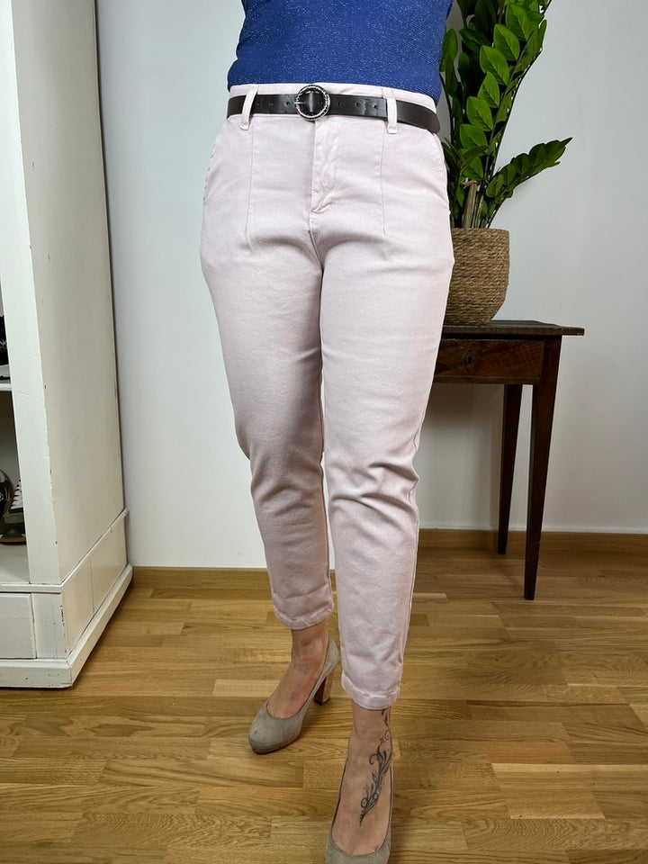 Chino in Strukturware mit Ziergürtel
