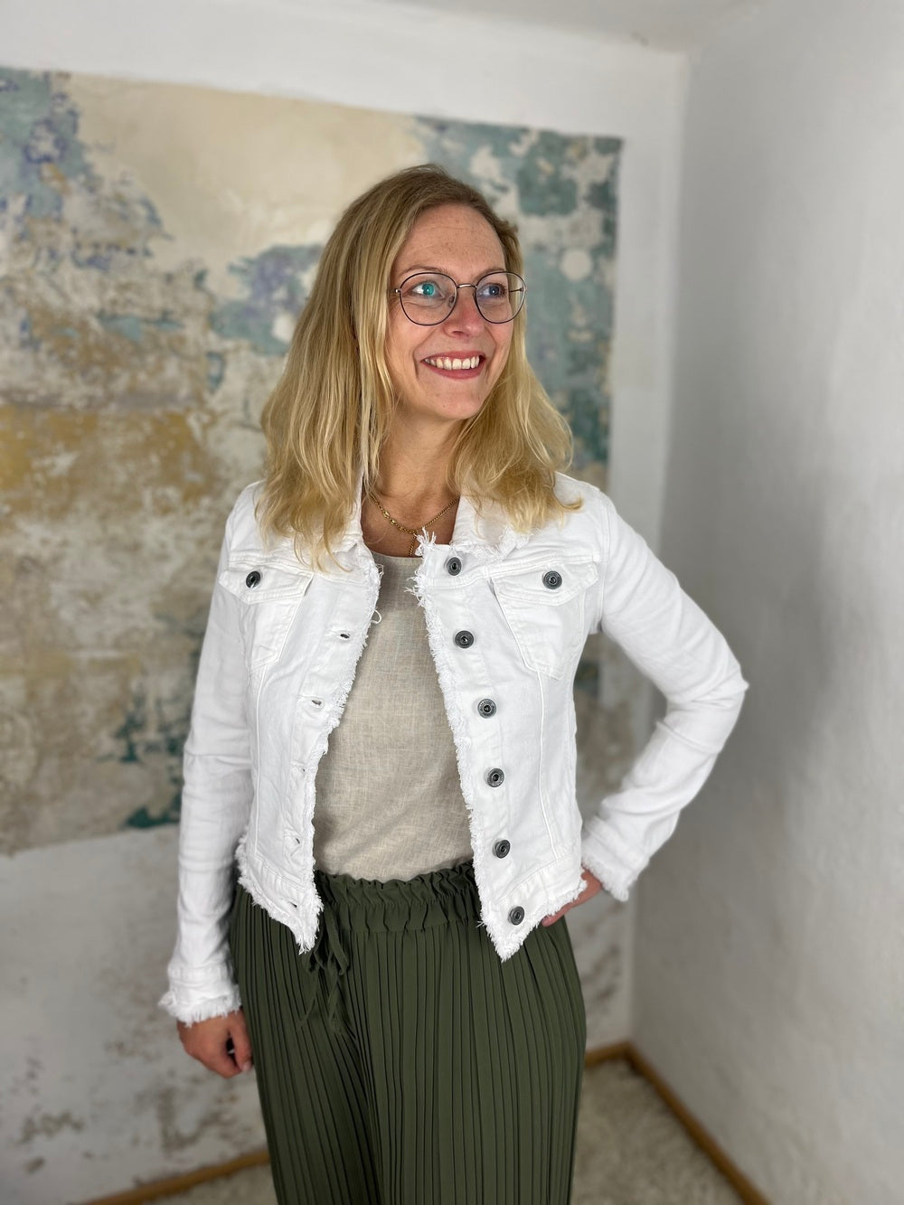 Jeansjacke mit gefransten Kanten, weiß