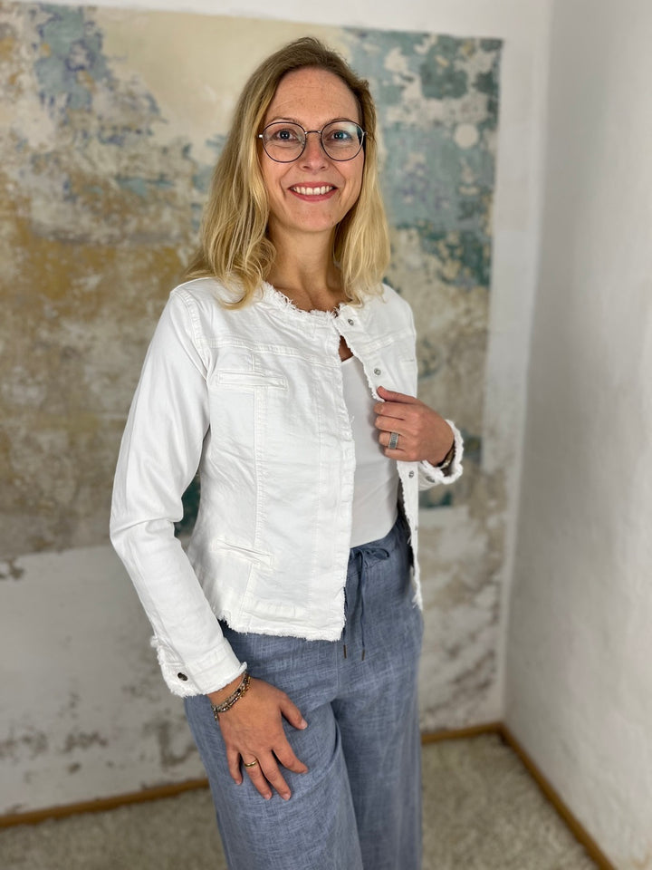 Jeansjacke mit Rundhals und gefransten Kanten, weiß