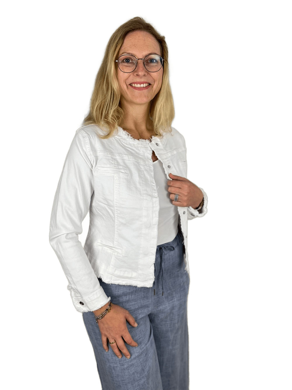 Jeansjacke mit Rundhals und gefransten Kanten, weiß