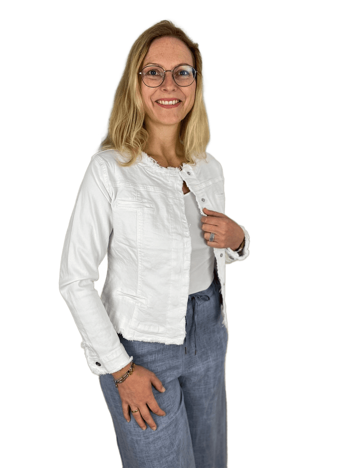 Jeansjacke mit Rundhals und gefransten Kanten, weiß